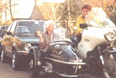 Mathilde met haar tante in het zijspan 1986